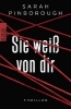 Buchcover und Innenansicht für das Buch: Behind Her Eyes