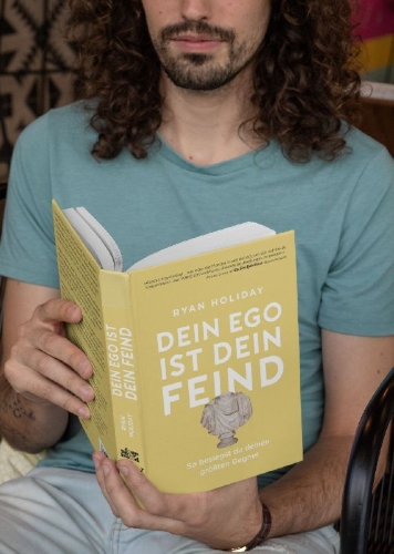 Buchcover und Innenansicht für das Buch: Dein Ego ist dein Feind