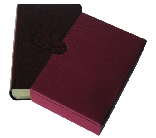 Buchcover und Innenansicht für das Buch: Evangelisches Gesangbuch (EG 44) - Taschenausgabe Leder rot mit Goldschnitt im Schuber.