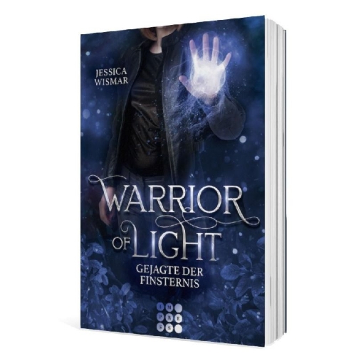 Buchcover und Innenansicht für das Buch: Warrior of Light 3: Gejagte der Finsternis
