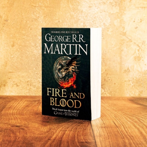 Buchcover und Innenansicht für das Buch: Fire And Blood: 300 Years Before A Game Of Thrones