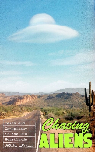 Buchcover und Innenansicht für das Buch: Chasing Aliens