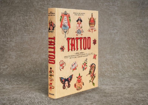 Buchcover und Innenansicht für das Buch: TATTOO. 1730s-1970s. Henk Schiffmacher's Private Collection
