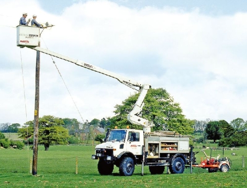 Buchcover und Innenansicht für das Buch: Unimog bei der Arbeit verständlich erklärt