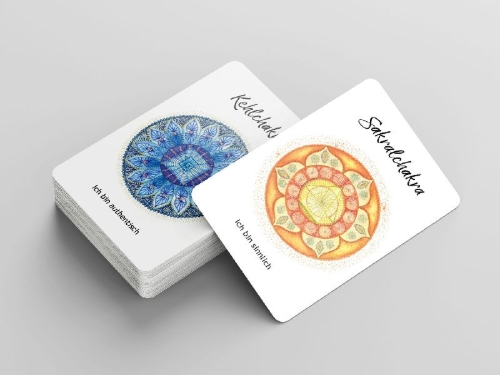 Buchcover und Innenansicht für das Buch: Chakra-Weisheitskarten