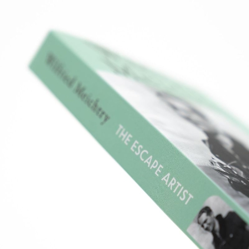 Buchcover und Innenansicht für das Buch: The Escape Artist