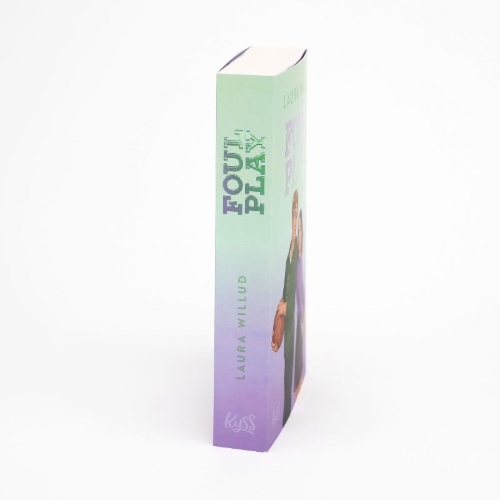 Buchcover und Innenansicht für das Buch: Foul Play