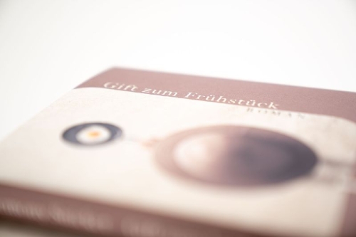 Buchcover und Innenansicht für das Buch: Poison For Breakfast
