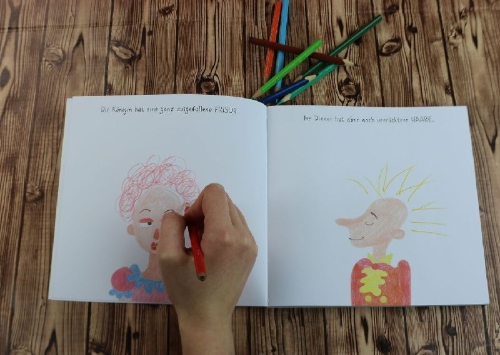 Buchcover und Innenansicht für das Buch: Mein buntes Kritzel-Malbuch (Hahn)