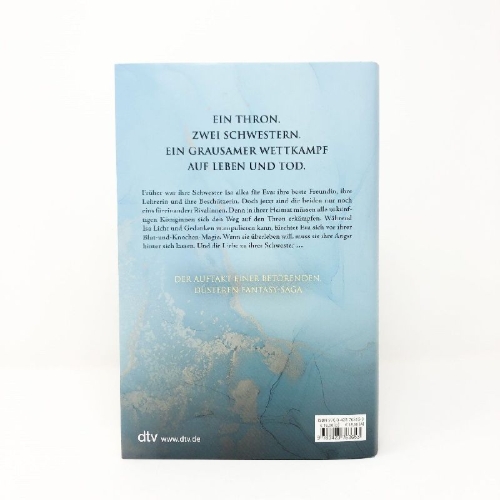 Buchcover und Innenansicht für das Buch: A River of Royal Blood