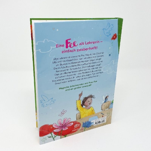 Buchcover und Innenansicht für das Buch: Unsere Frau Fee - Feenstaub im Klassenzimmer