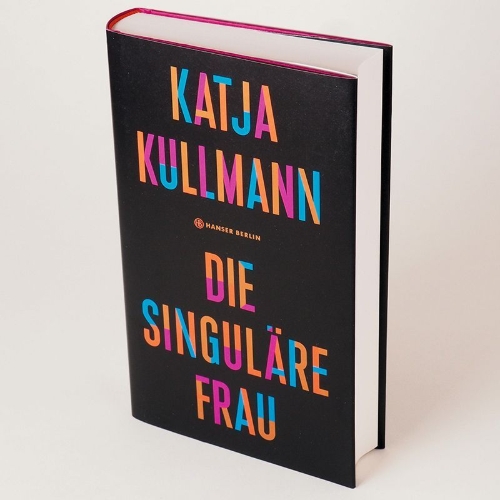 Buchcover und Innenansicht für das Buch: Die Singuläre Frau