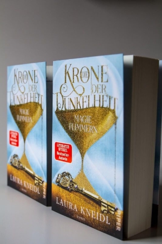 Buchcover und Innenansicht für das Buch: Die Krone der Dunkelheit 02