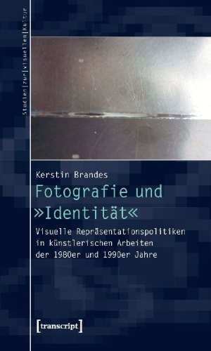 Buchcover und Innenansicht für das Buch: Fotografie und 'Identität'