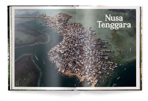 Buchcover und Innenansicht für das Buch: Tropics & Traditions
