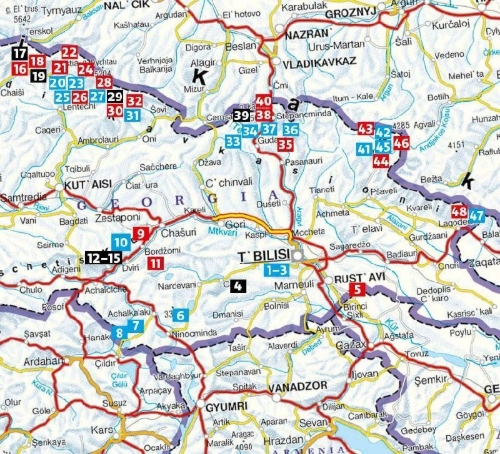 Buchcover und Innenansicht für das Buch: ROTHER Wanderführer Georgien. 48 Touren im Kleinen und Großen Kaukasus und rund um Tbilissi