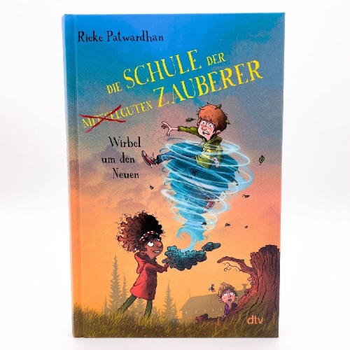 Buchcover und Innenansicht für das Buch: Die Schule der mittelguten Zauberer - Wirbel um den Neuen