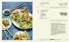 Buchcover und Innenansicht für das Buch: La cuisine japonaise à l'écran. 60 recettes culte u Studio Ghibli à Midnight Diner