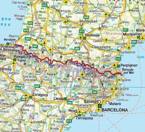 Buchcover und Innenansicht für das Buch: ROTHER Wanderführer Frankreich: Pyrenäen - GR¿10. 53 Etappen auf dem Fernwanderweg durch die Pyrenäen vom Atlantik bis ans Mittelmeer
