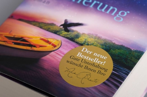 Buchcover und Innenansicht für das Buch: Of Blood And Bone (Chronicles of The One, Book 2)