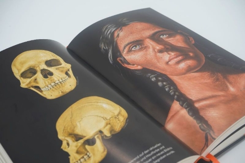 Buchcover und Innenansicht für das Buch: Das Rätsel der Schamanin