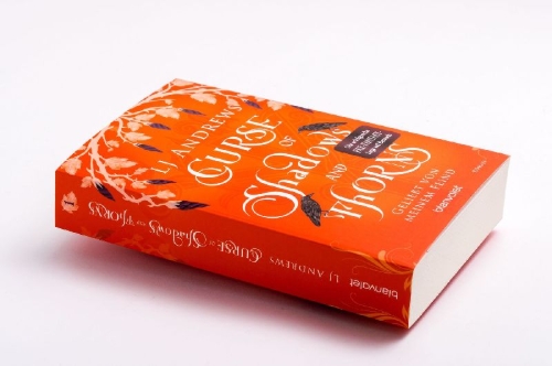 Buchcover und Innenansicht für das Buch: Curse of Shadows and Thorns (The Broken Kingdoms, book 1)