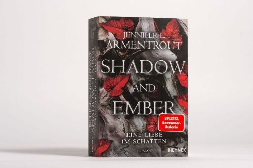 Buchcover und Innenansicht für das Buch: A Shadow in the Ember