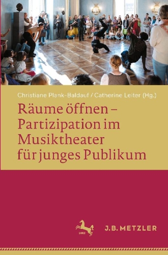 Buchcover und Innenansicht für das Buch: Räume öffnen - Partizipation im Musiktheater für junges Publikum