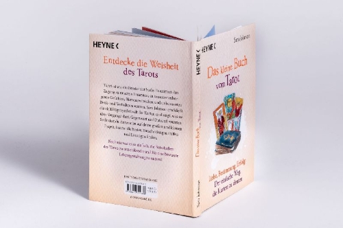 Buchcover und Innenansicht für das Buch: The Little Book of Tarot