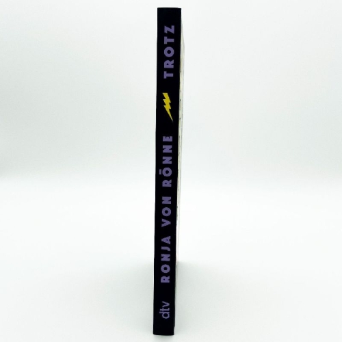 Buchcover und Innenansicht für das Buch: TROTZ