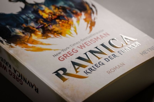 Buchcover und Innenansicht für das Buch: War of the Spark: Ravnica (MAGIC(TM): The Gathering, Book 1)