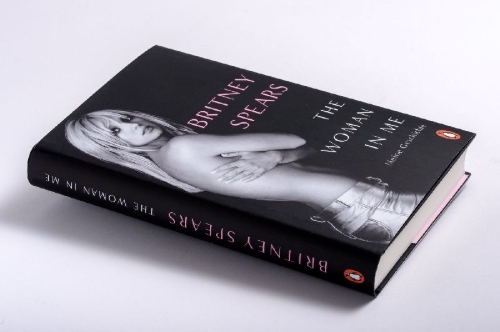 Buchcover und Innenansicht für das Buch: The Woman in Me