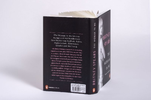 Buchcover und Innenansicht für das Buch: The Woman in Me