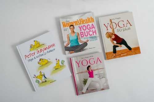 Buchcover und Innenansicht für das Buch: Yoga 50 plus