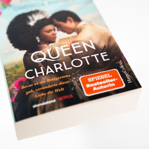 Buchcover und Innenansicht für das Buch: Queen Charlotte: Before the Bridgertons came the love story that changed the ton