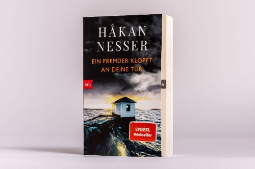 Buchcover und Innenansicht für das Buch: En Främling Knackar pa din  dörr. Och tva andra brottstycken fran Maardam med omnejd.