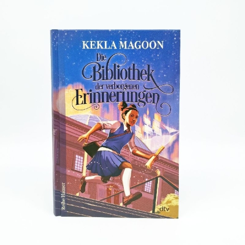 Buchcover und Innenansicht für das Buch: The Secret Library