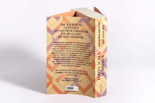 Buchcover und Innenansicht für das Buch: Privatflickan