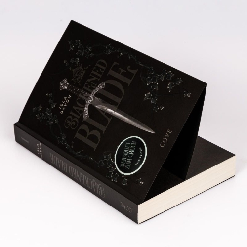 Buchcover und Innenansicht für das Buch: The Blackened Blade