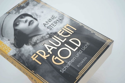 Buchcover und Innenansicht für das Buch: Fräulein Gold: Schatten und Licht