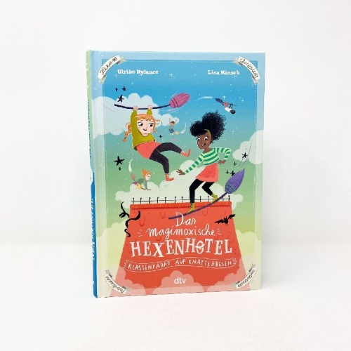 Buchcover und Innenansicht für das Buch: Das magimoxische Hexenhotel - Klassenfahrt auf Knatterbesen