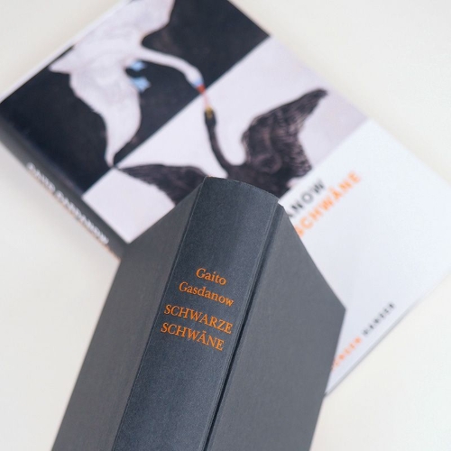 Buchcover und Innenansicht für das Buch: Schwarze Schwäne