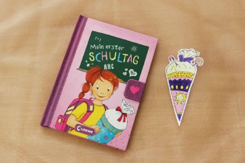 Buchcover und Innenansicht für das Buch: Mein erster Schultag (Mädchen)