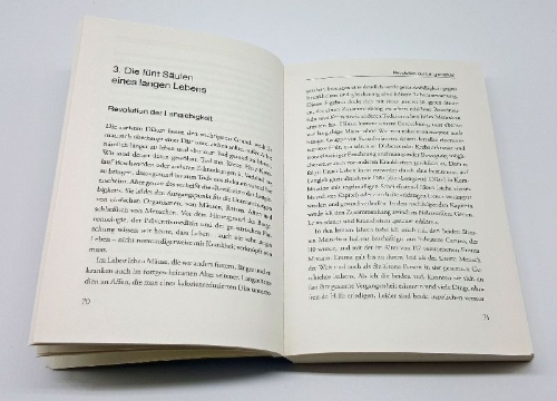 Buchcover und Innenansicht für das Buch: La dieta della longevità