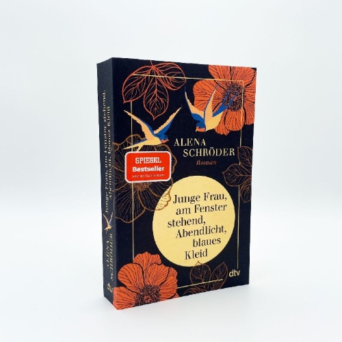 Buchcover und Innenansicht für das Buch: Junge Frau, am Fenster stehend, Abendlicht, blaues Kleid