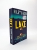 Buchcover und Innenansicht für das Buch: The House Across The Lake