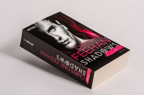 Buchcover und Innenansicht für das Buch: Shadow Reaper - Shadow Series Book 2
