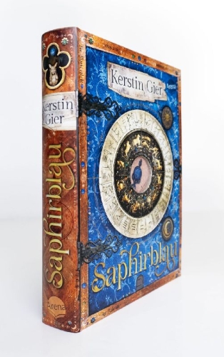 Buchcover und Innenansicht für das Buch: Liebe geht durch alle Zeiten (2). Saphirblau