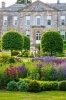 Buchcover und Innenansicht für das Buch: Brilliant English Gardens