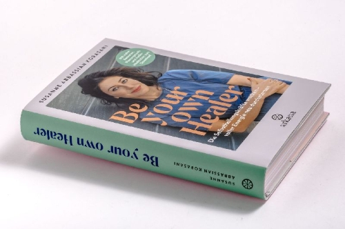 Buchcover und Innenansicht für das Buch: Be Your Own Healer - zurück zu Energie und Gesundheit